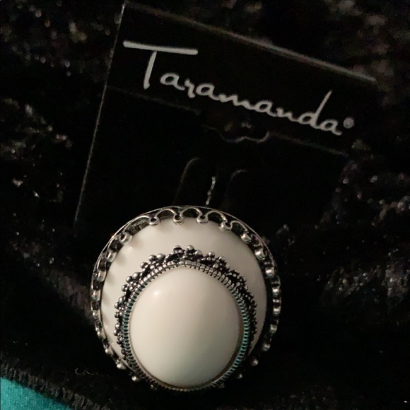 COSTUME JEWELRY/STATEMENT PIECE - Picture 2 of 2